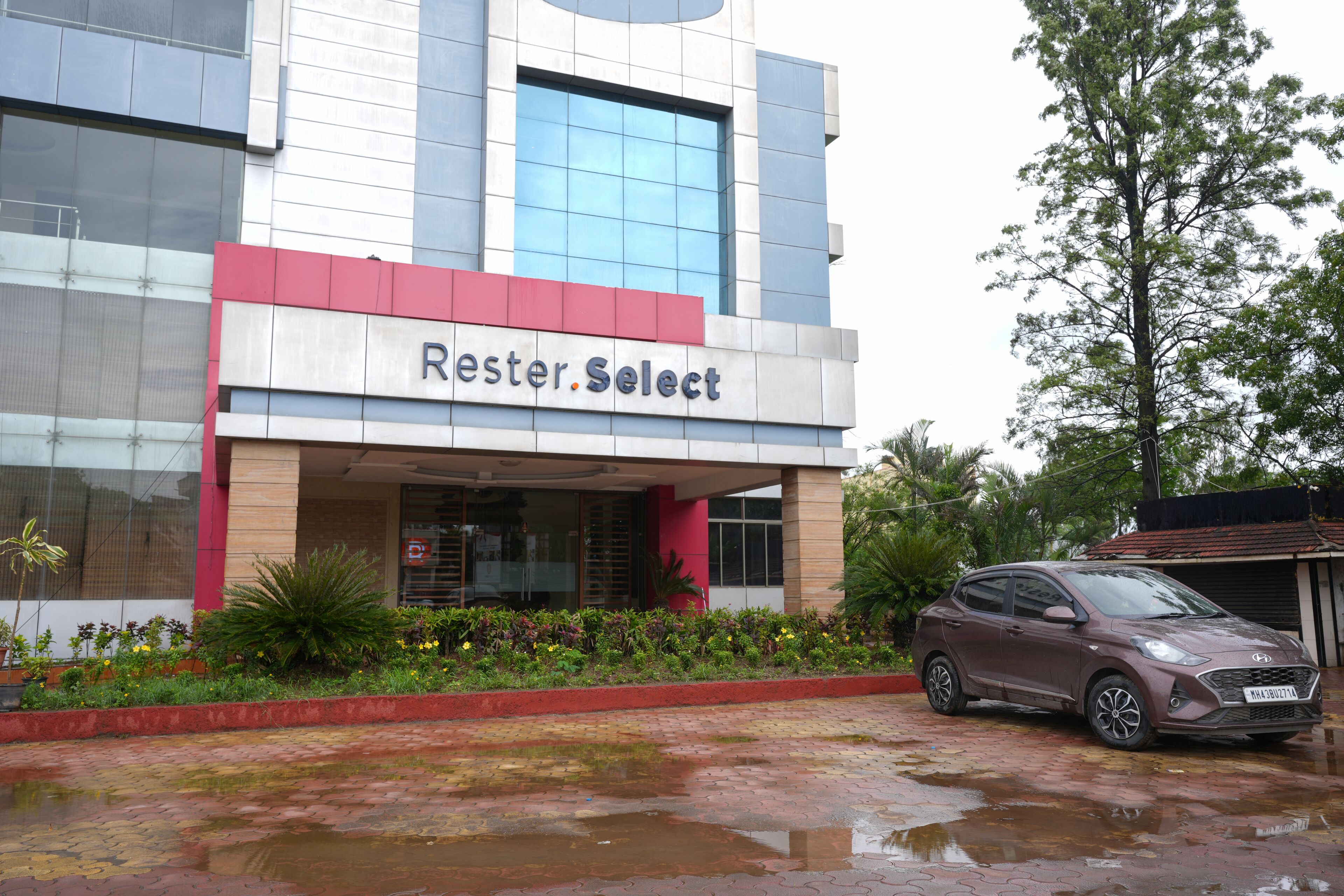 Rester Select Chakan