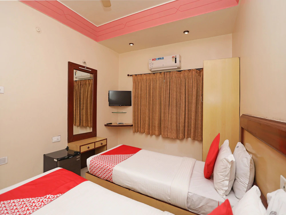 Shree Yash Hotel by OYO Rooms