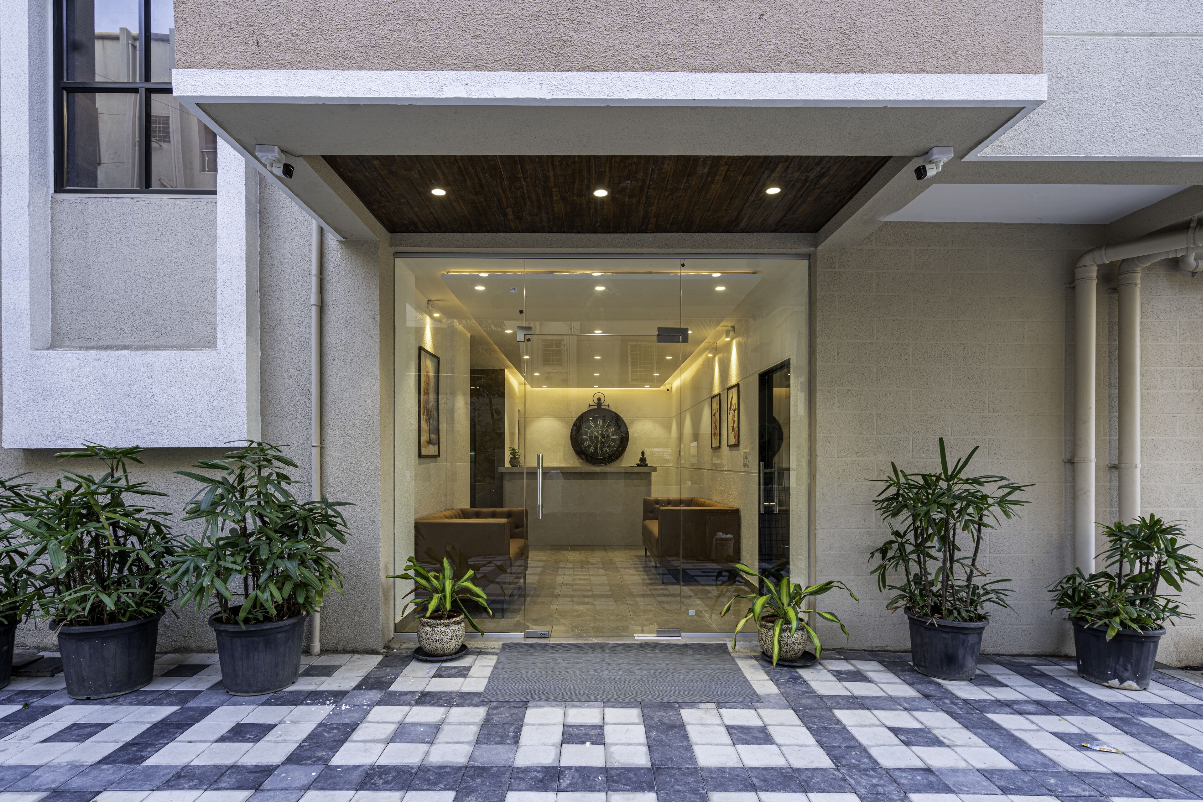 StayBird Divine Suites Business Hotel