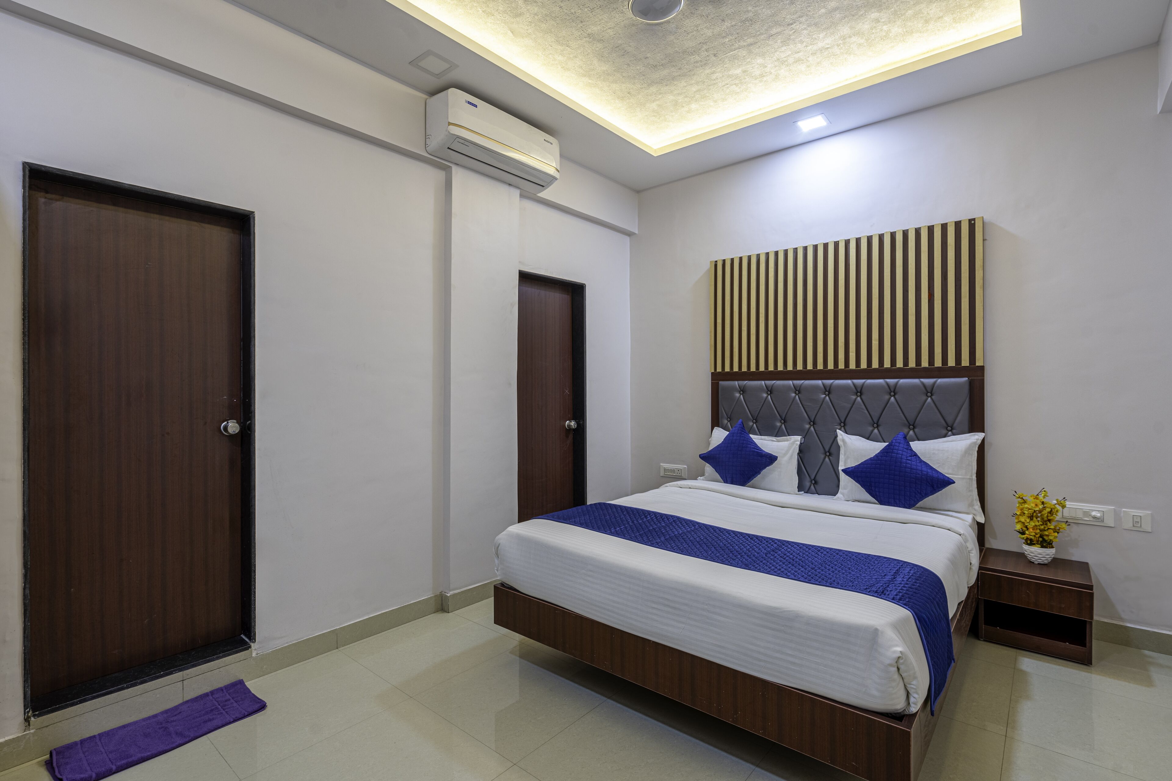 StayBird Divine Suites Business Hotel