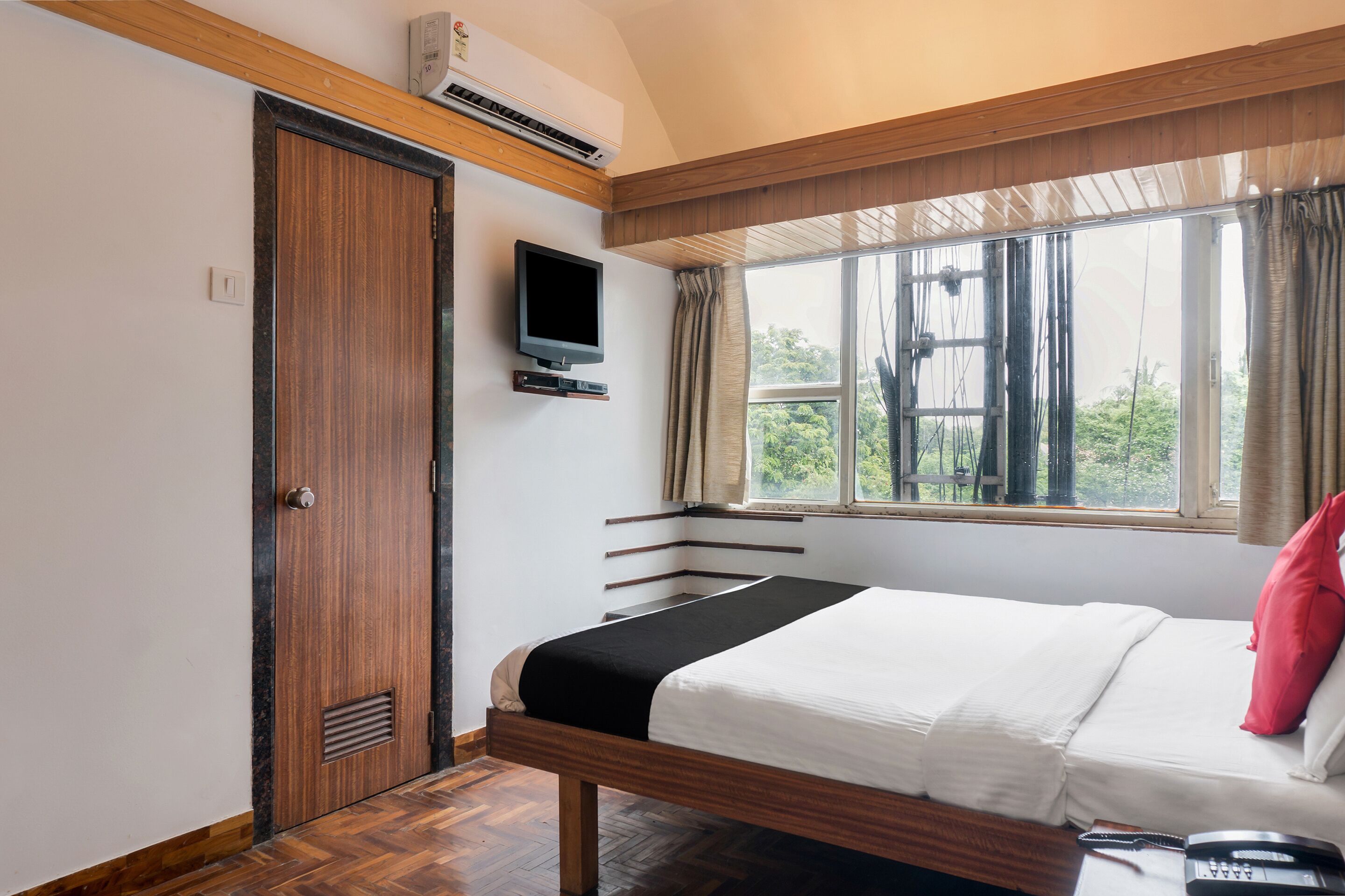 Treebo Trend Sahara by OYO Rooms