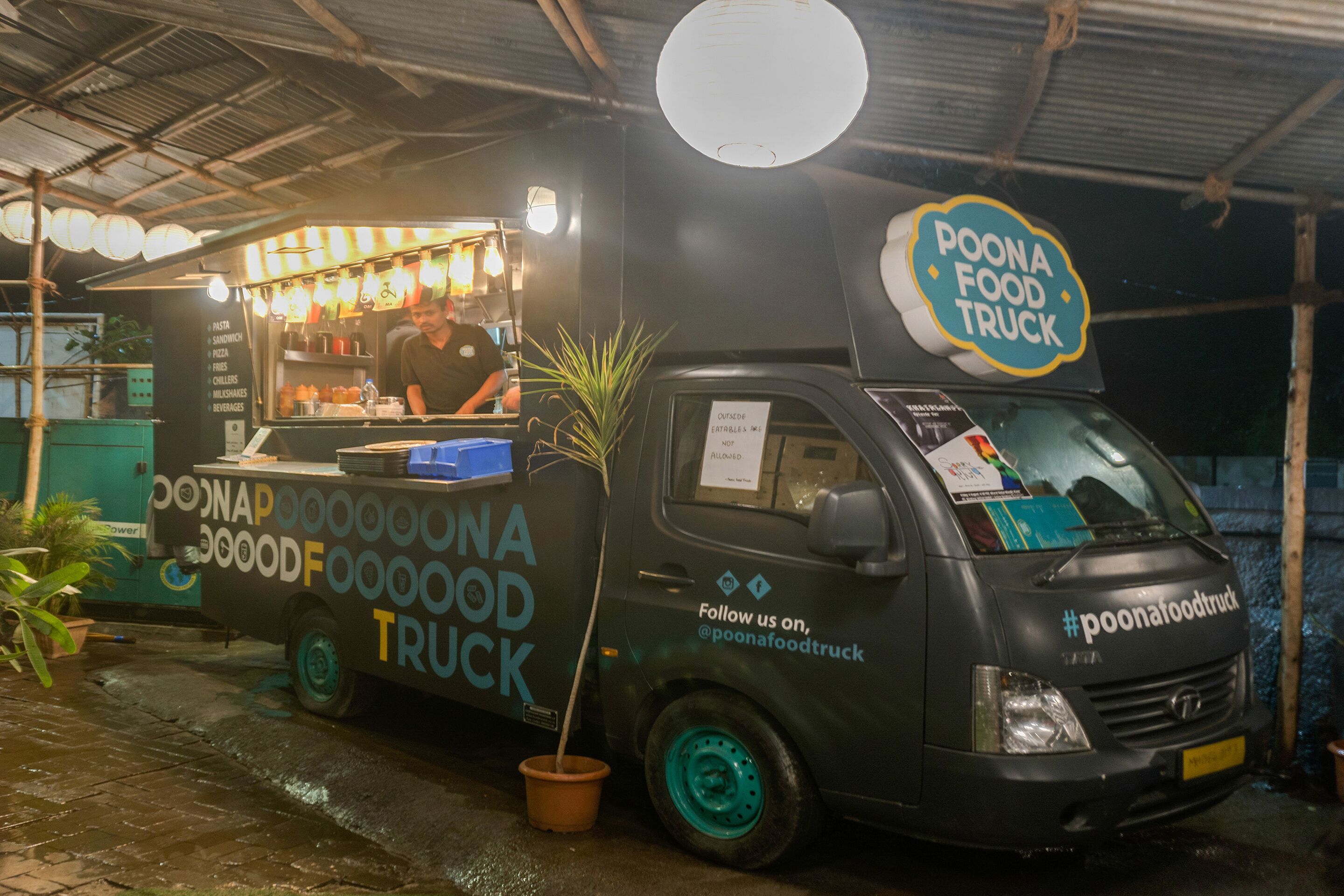 Treebo Trend Sahara by OYO Rooms