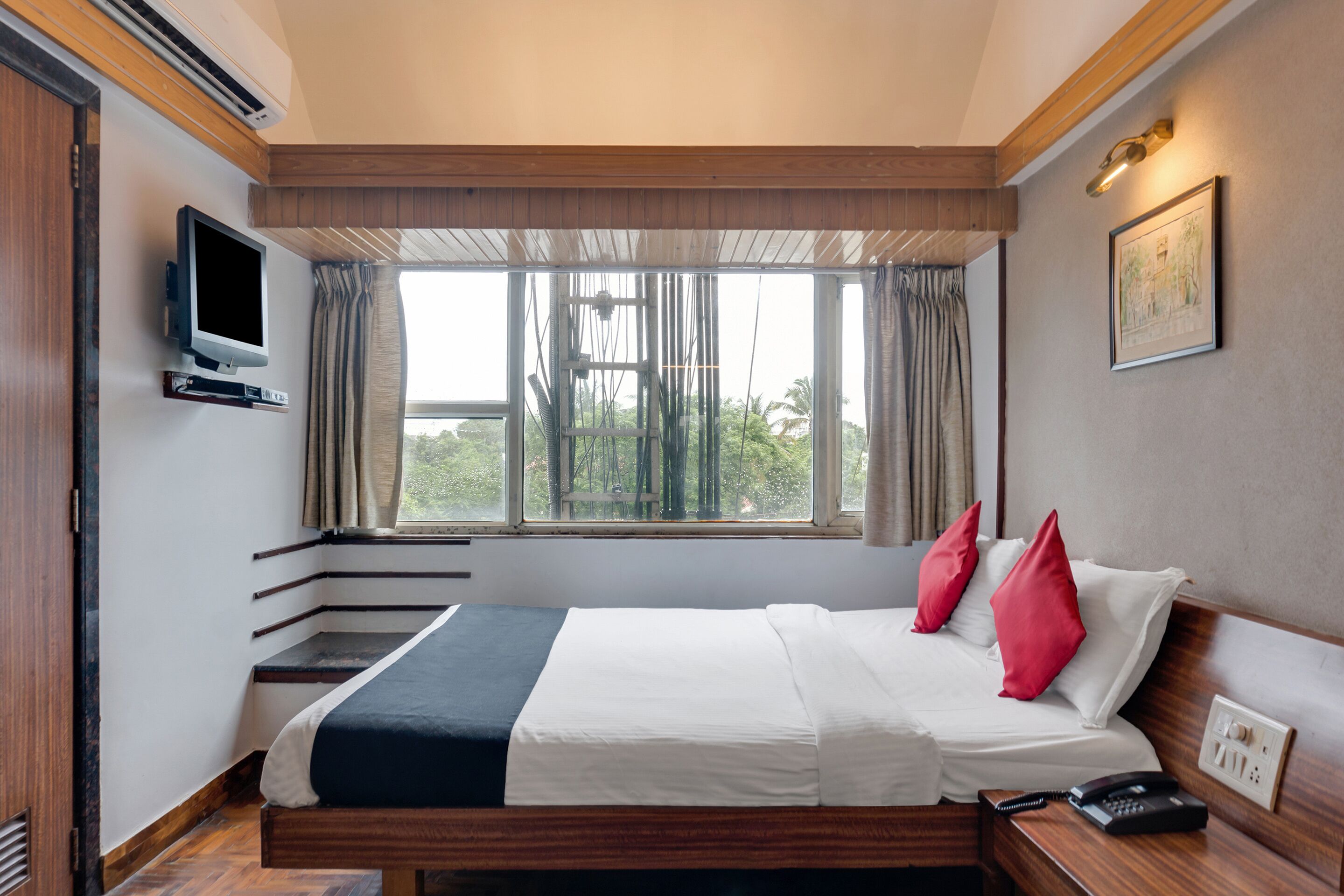 Treebo Trend Sahara by OYO Rooms