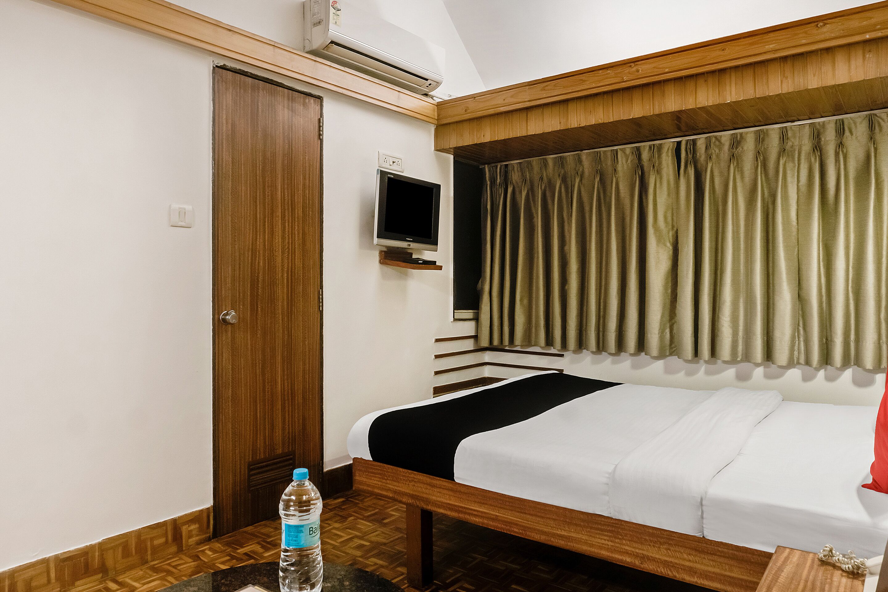 Treebo Trend Sahara by OYO Rooms