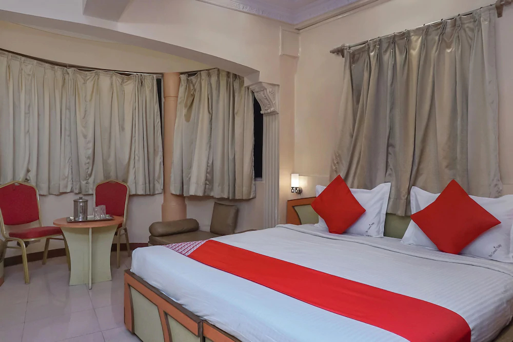 Tushar Hotels by OYO Rooms