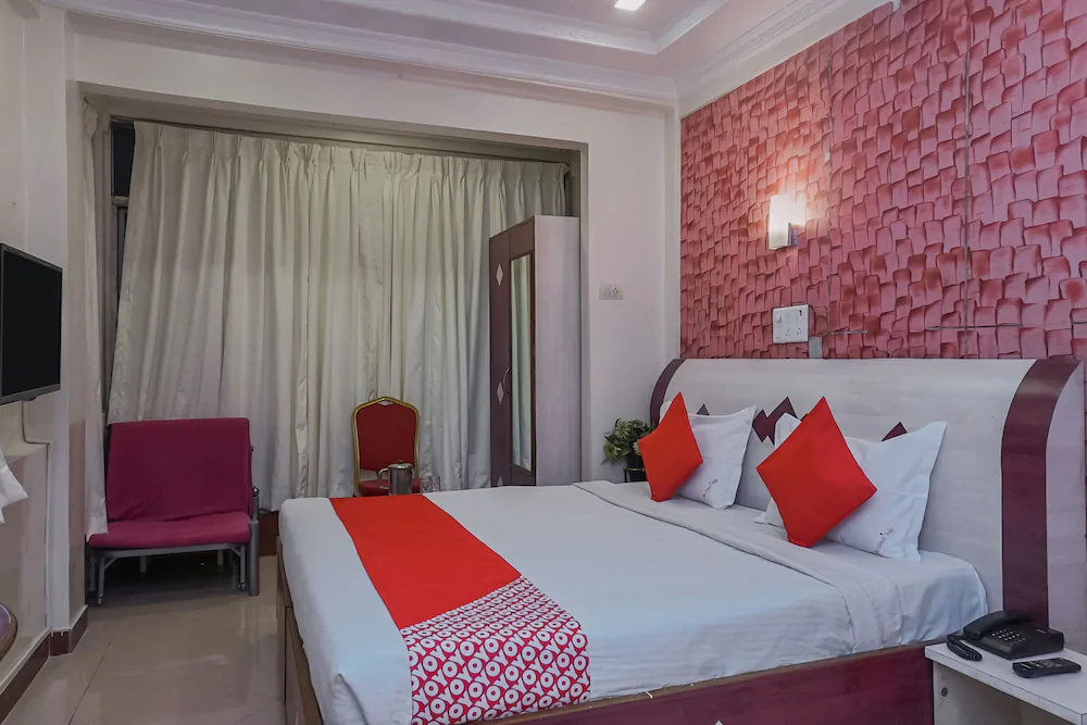 Tushar Hotels by OYO Rooms