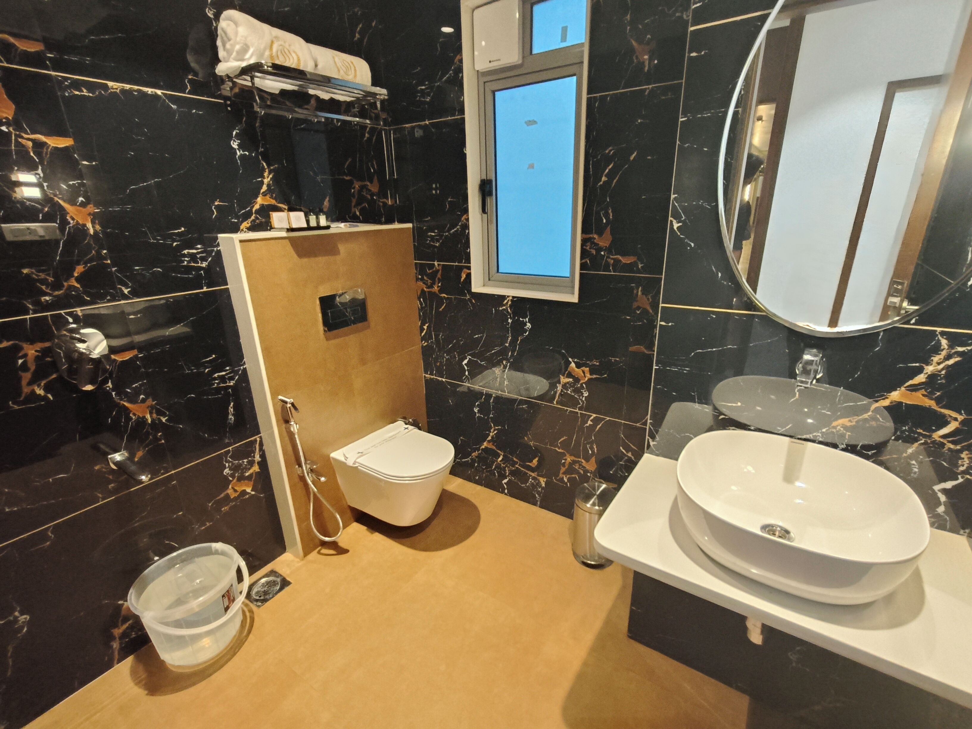 Hotel Sonesta Suites