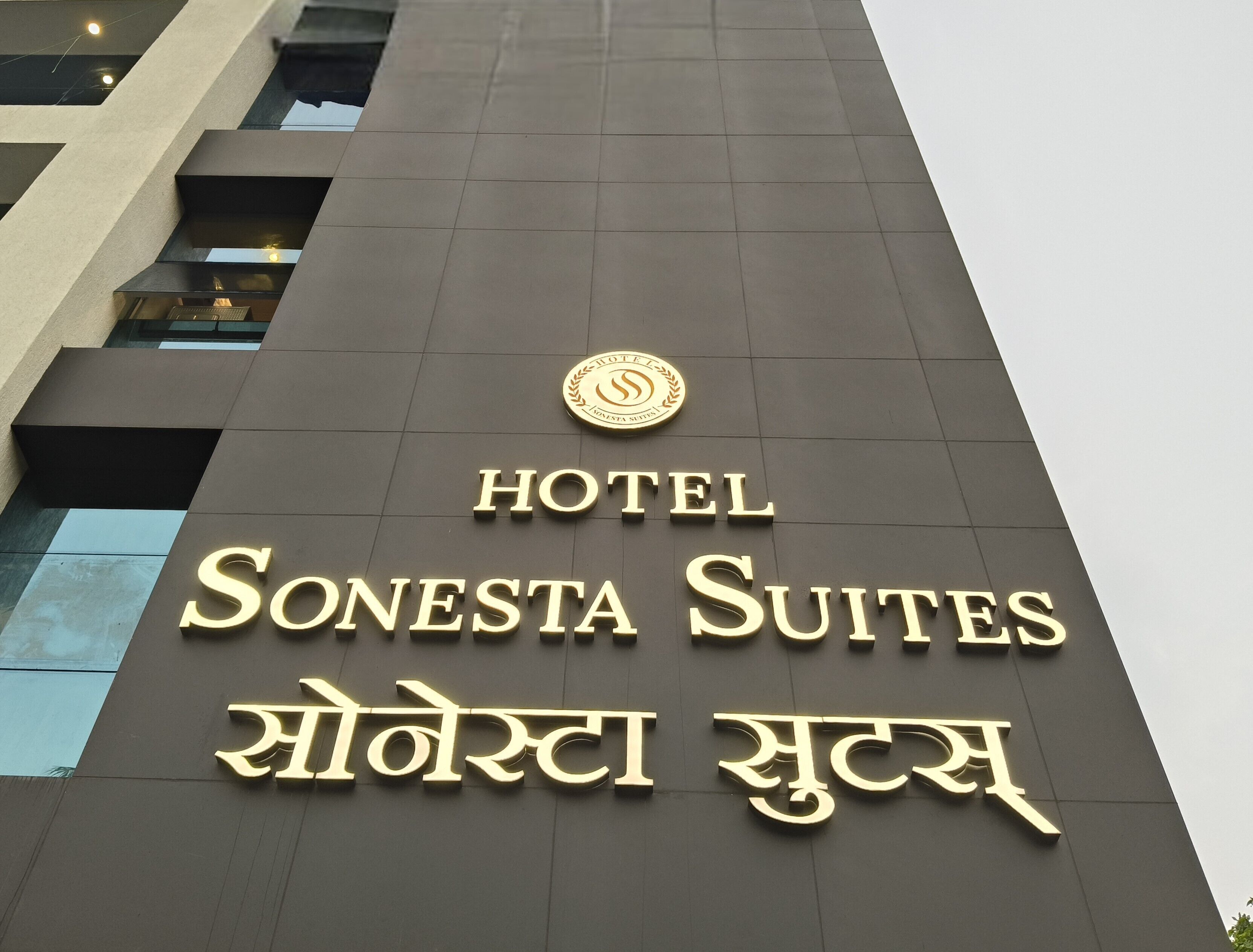 Hotel Sonesta Suites