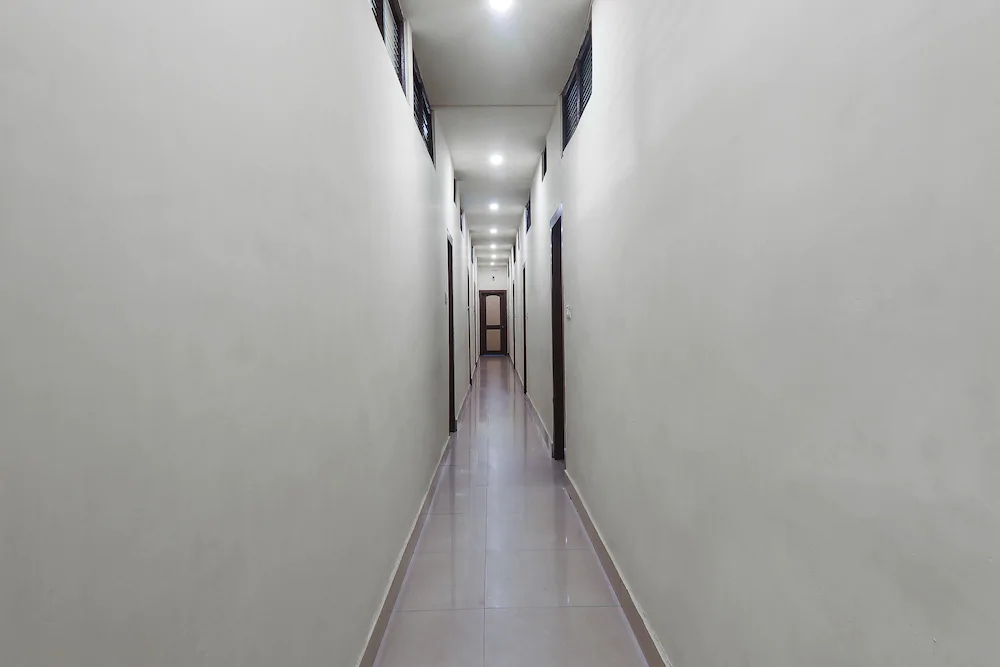 Hotel Golden Peak by OYO