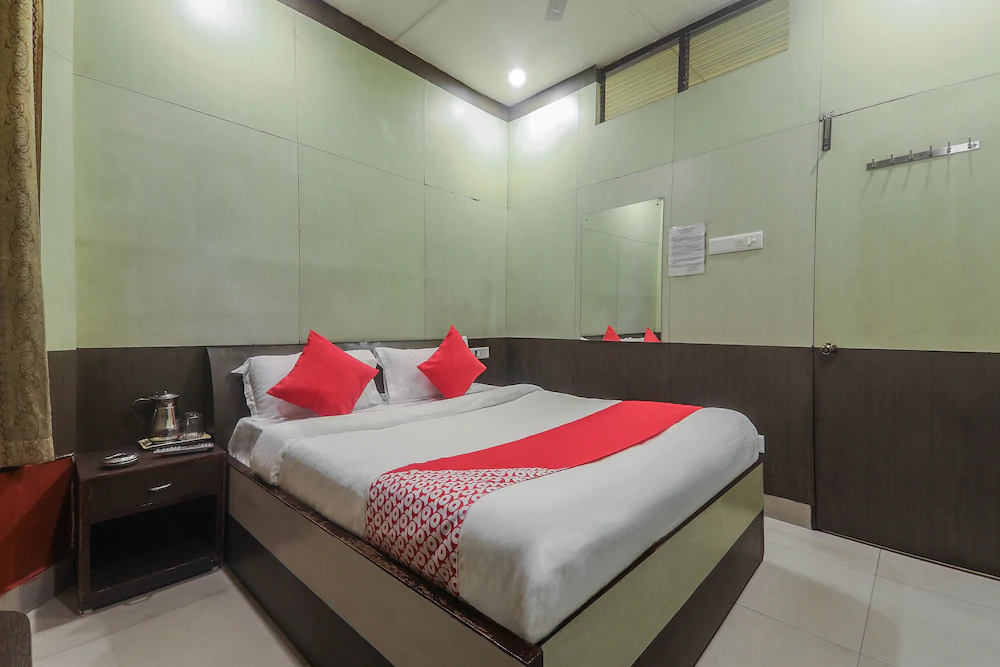 Hotel Golden Peak by OYO