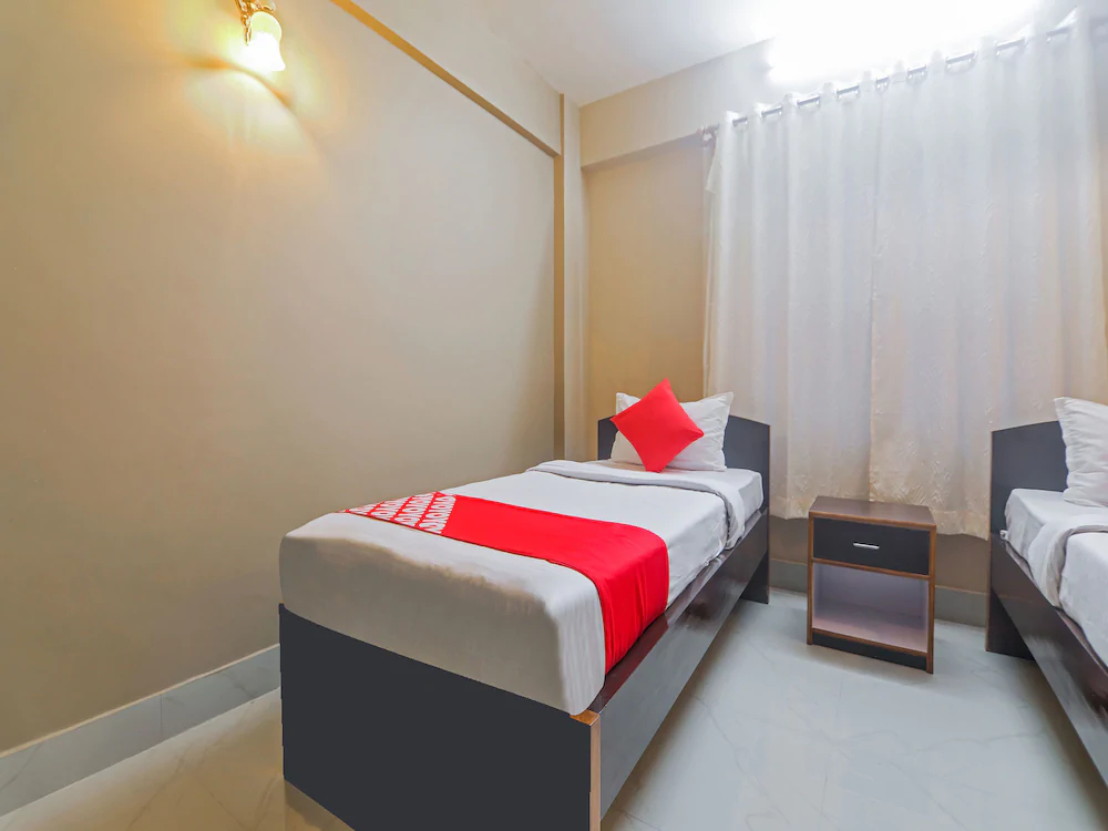 OYO 18528 Field Residency Inn