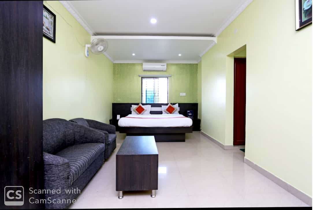Capital O 5703 Royal Guest House