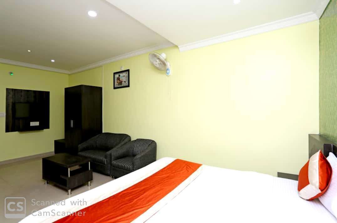 Capital O 5703 Royal Guest House