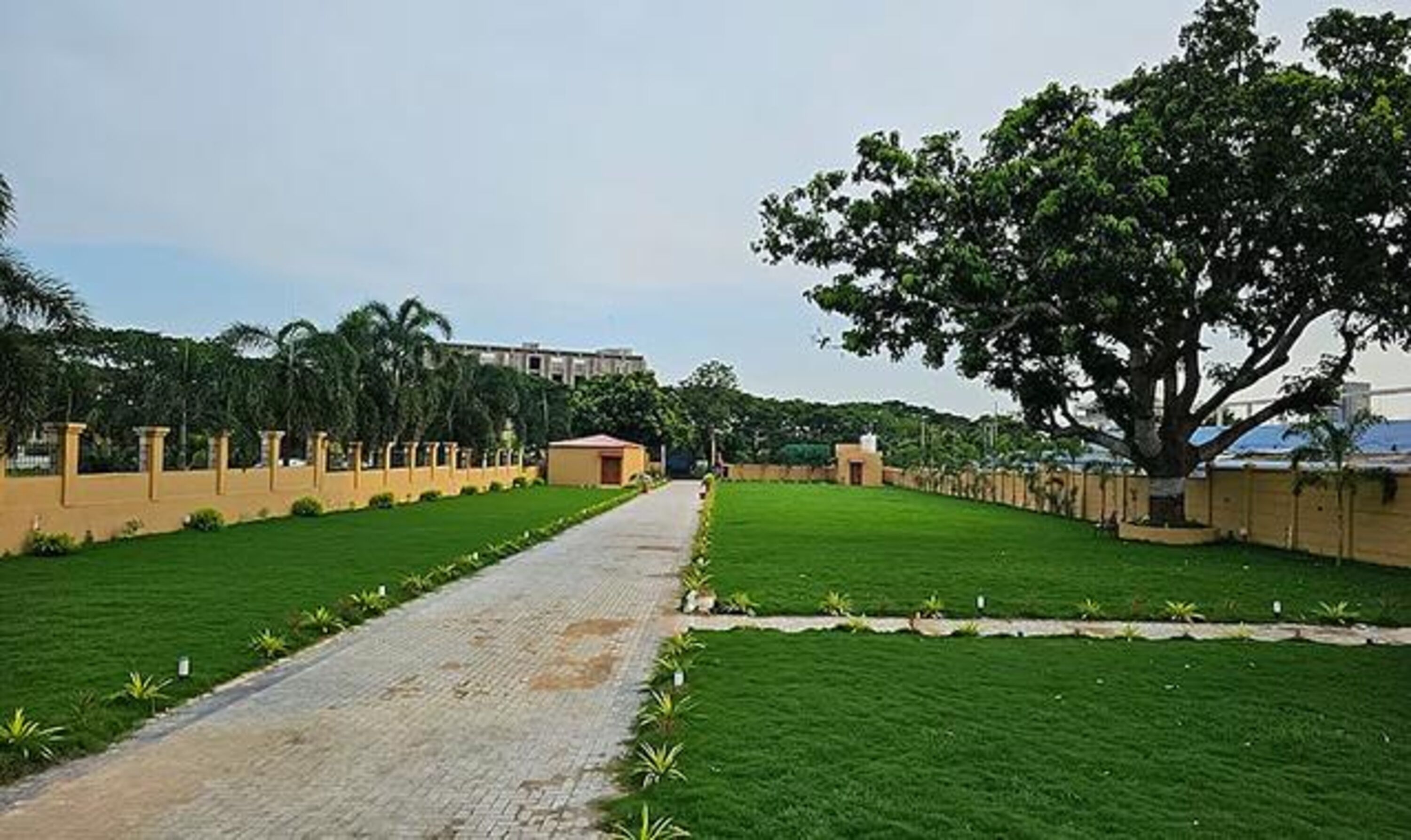 FabHotel Ekamra Greens By Y Hotels