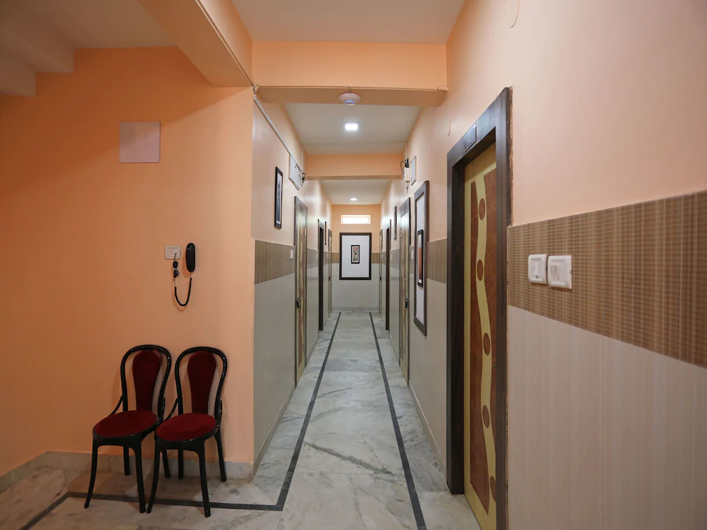 Fabhotel Greenstar Inn