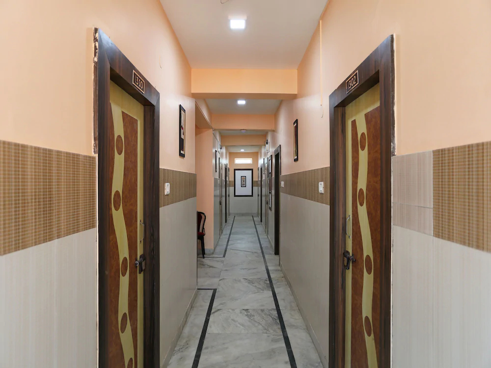 Fabhotel Greenstar Inn