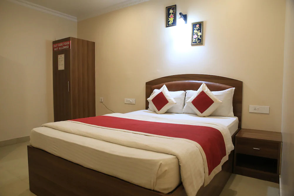 Hotel Kumud Plaza