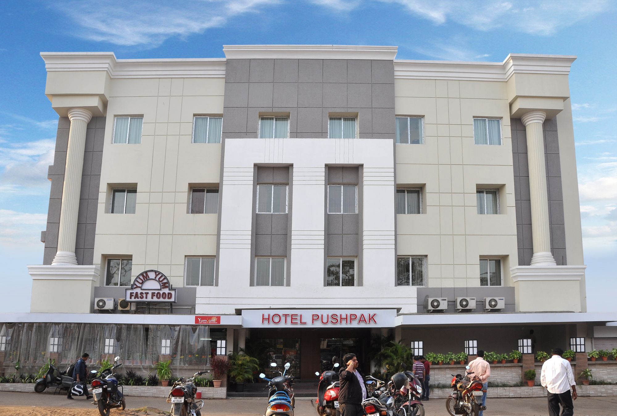 Hotel Pushpak