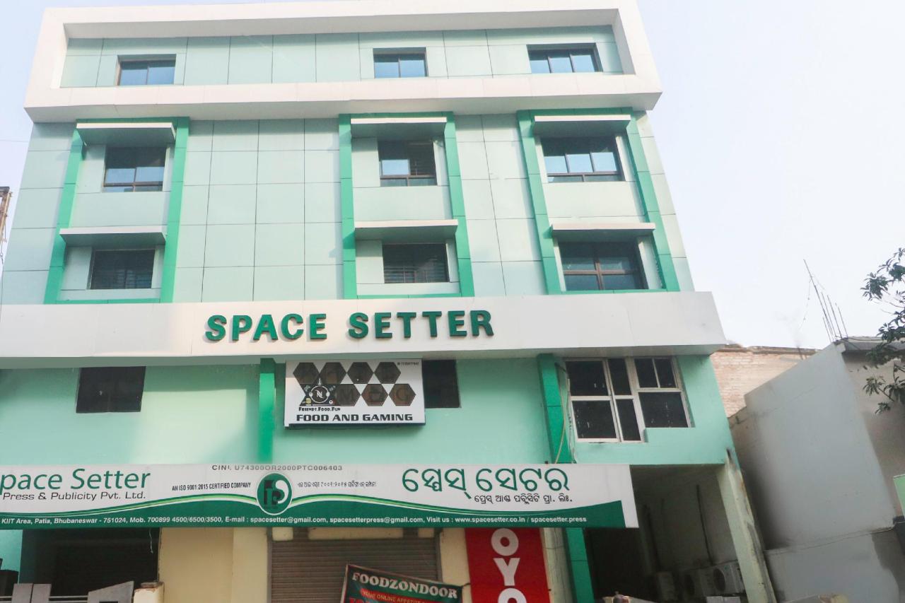 Hotel Space Setter by OYO Rooms