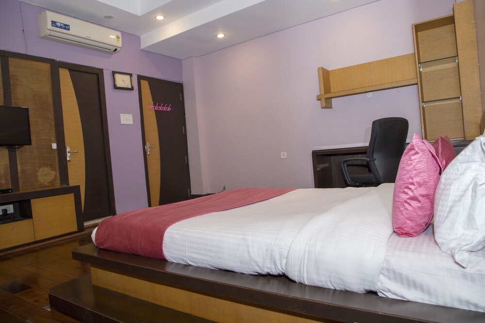 Hotel White House Inn By OYO Rooms