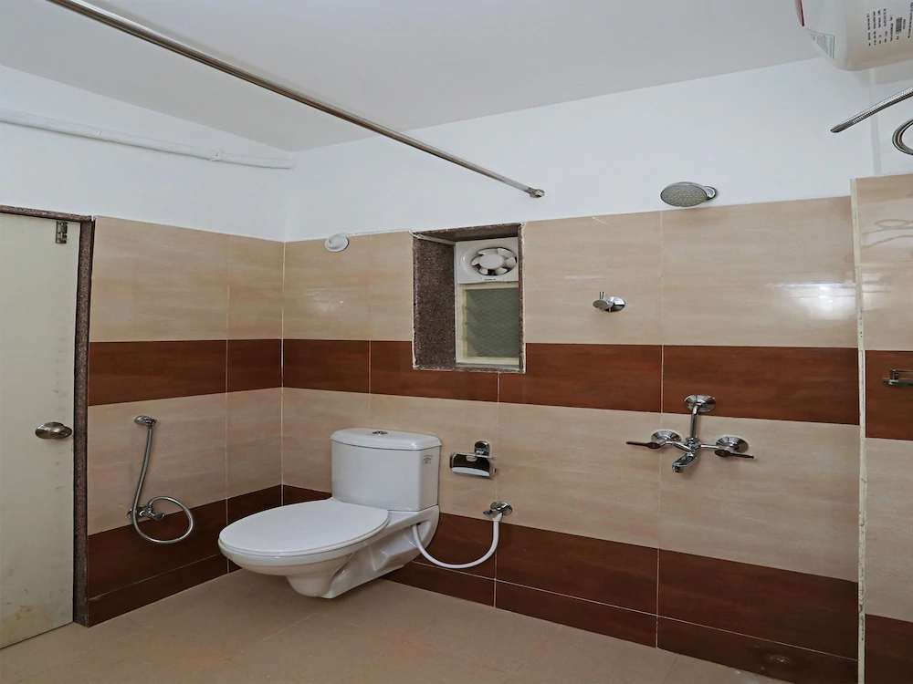 Kumud Plaza By OYO Rooms