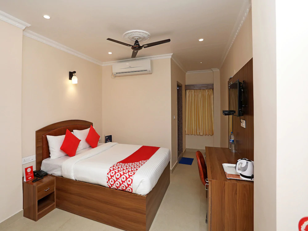 Kumud Plaza By OYO Rooms