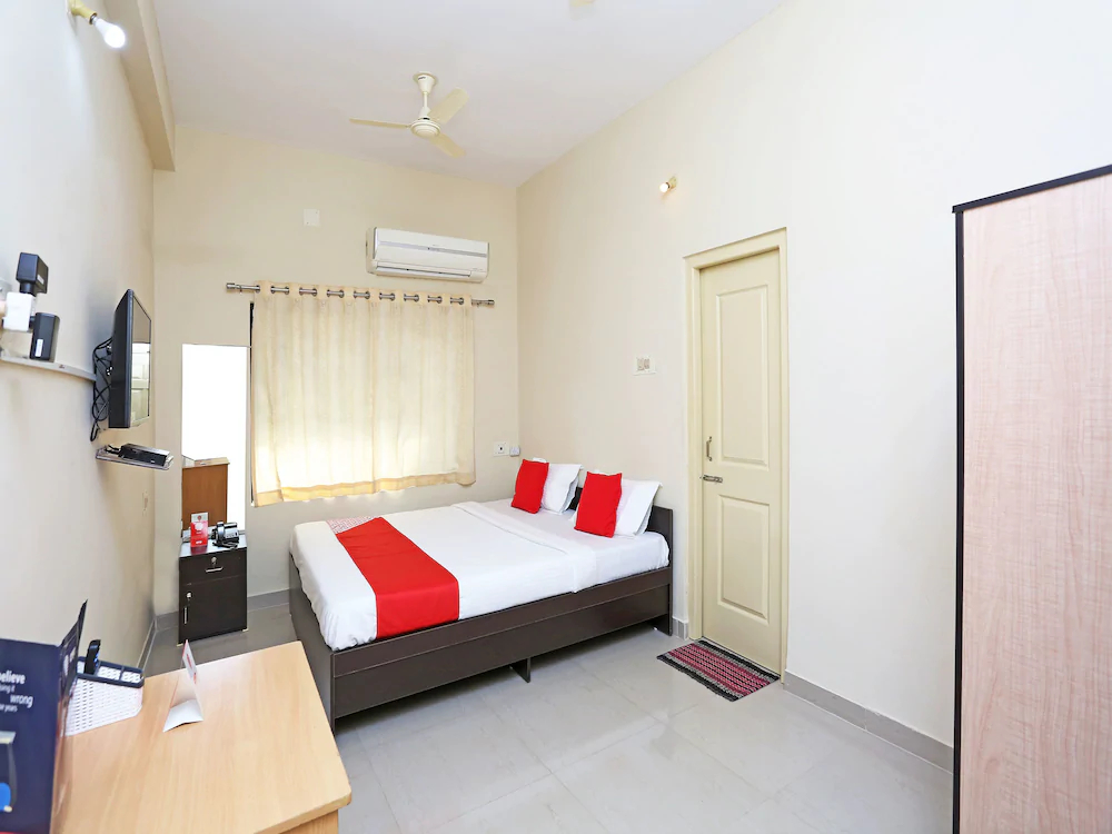 OYO 11760 Near Infocity