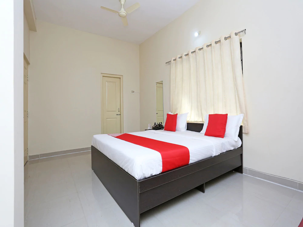 OYO 11760 Near Infocity