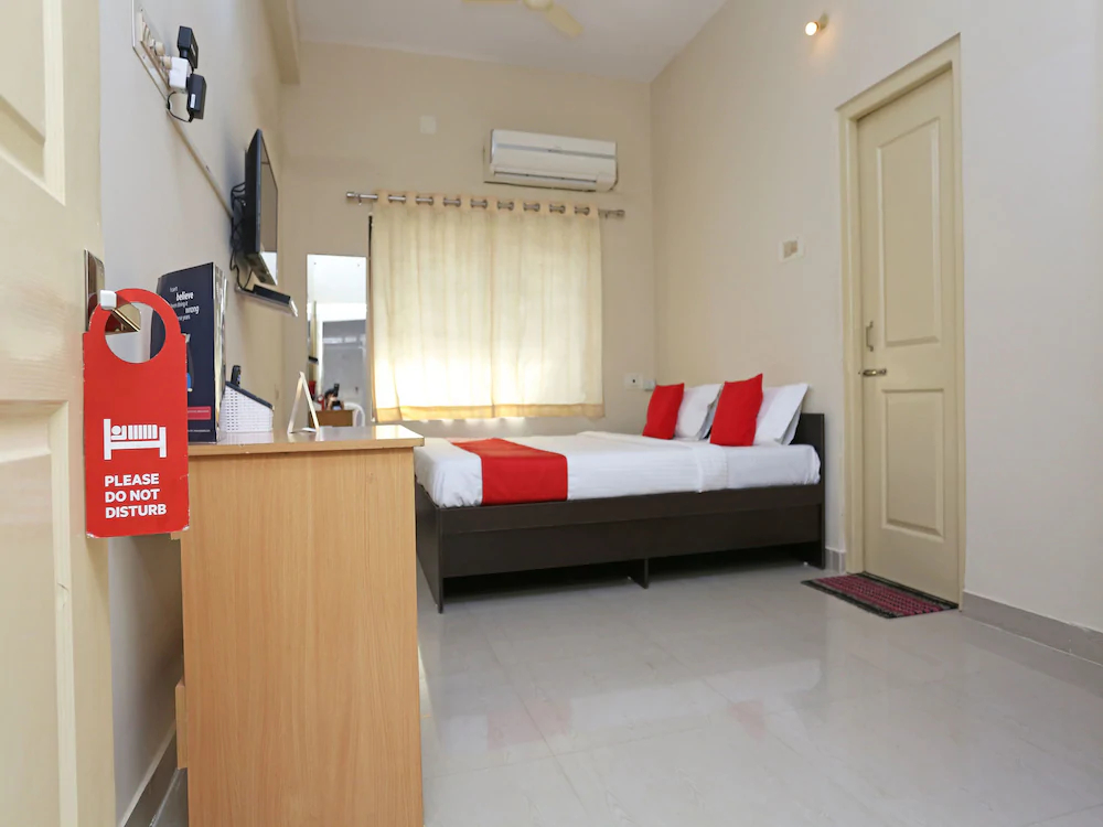 OYO 11760 Near Infocity