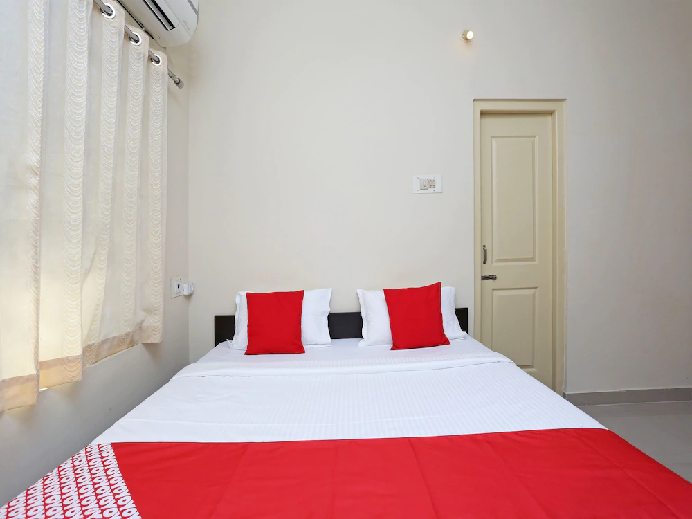 OYO 11760 Near Infocity