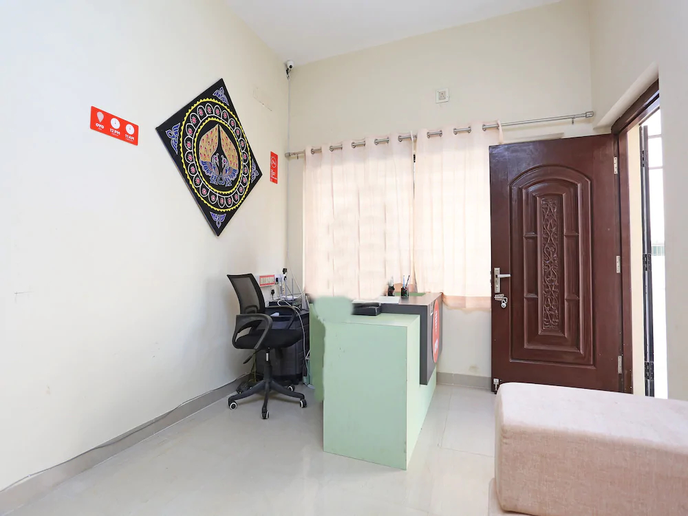 OYO 11760 Near Infocity