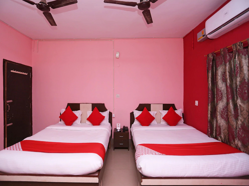 OYO 13624 Kapoors Plaza Guest House