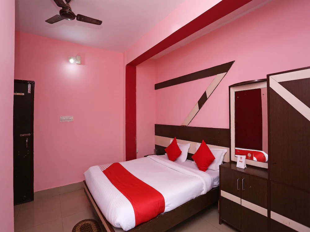 OYO 13624 Kapoors Plaza Guest House