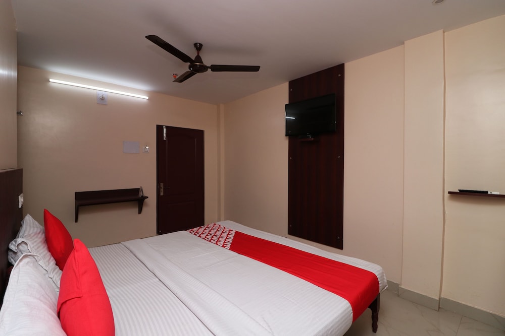 OYO 16553 Flagship Bhubaneshwar Railway Station