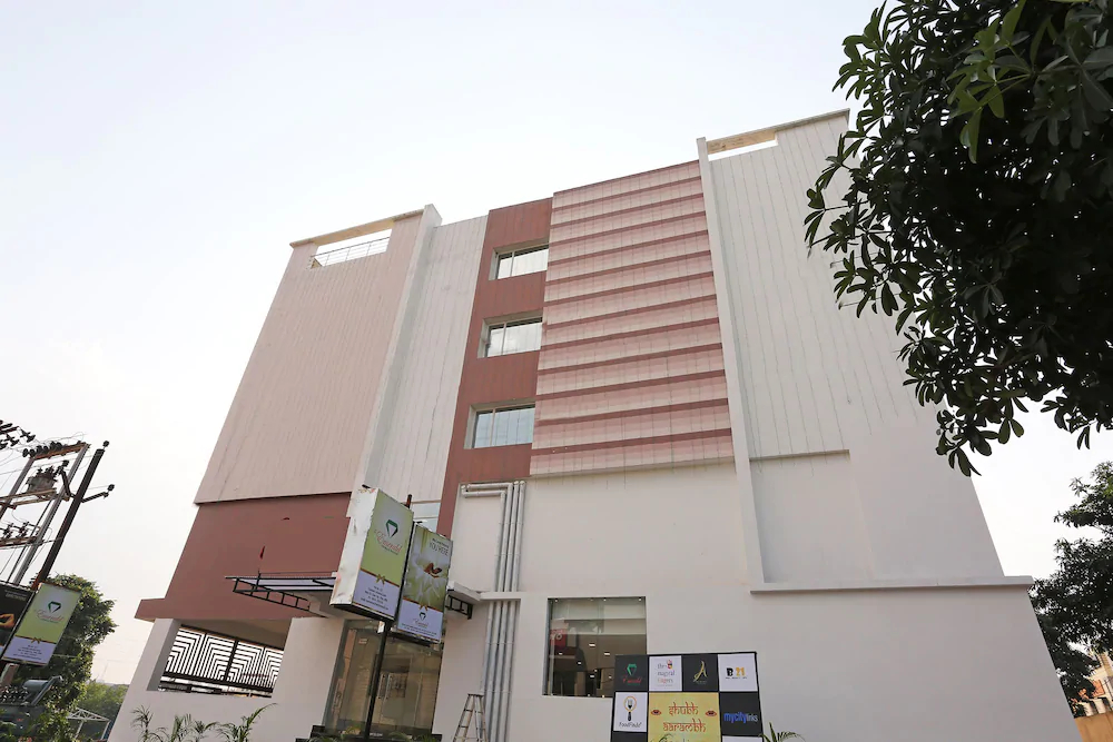 OYO 18826 Hotel Emerald