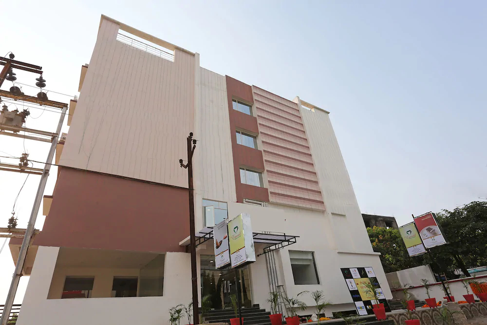 OYO 18826 Hotel Emerald