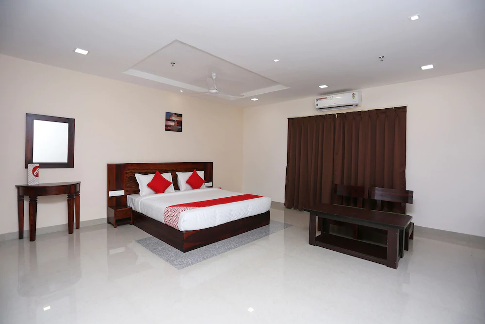 OYO 18826 Hotel Emerald