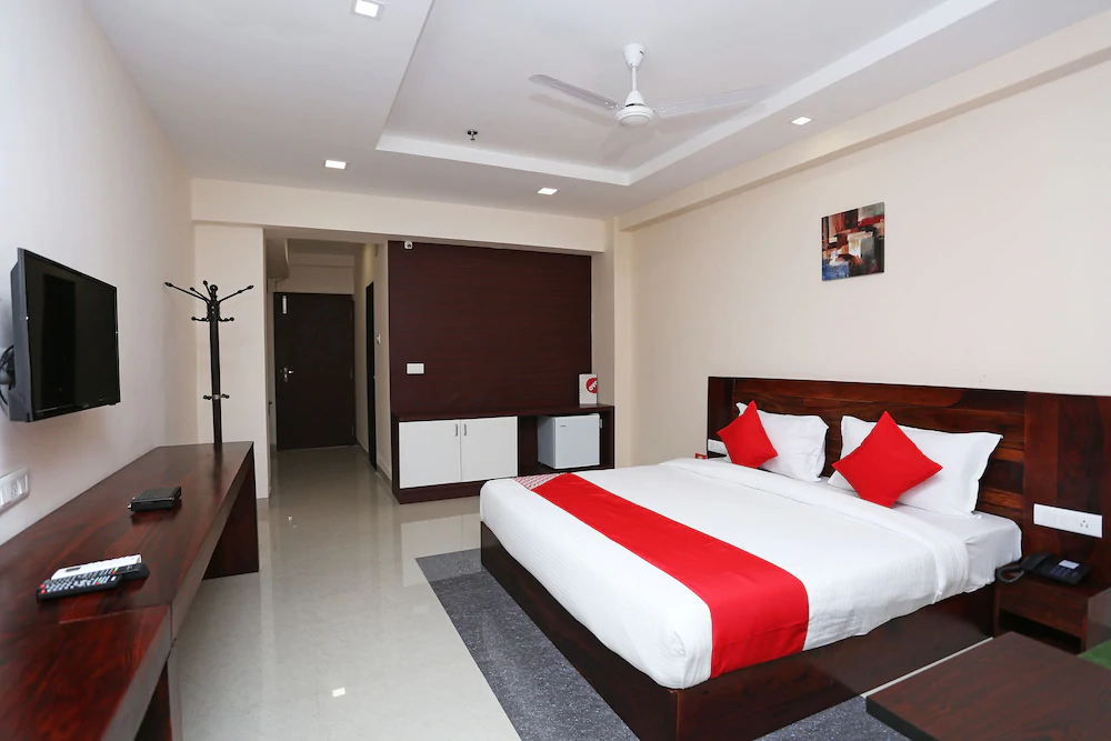 OYO 18826 Hotel Emerald