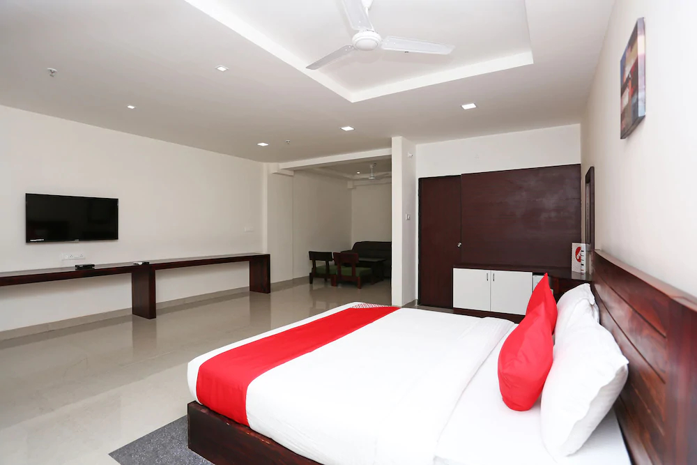 OYO 18826 Hotel Emerald