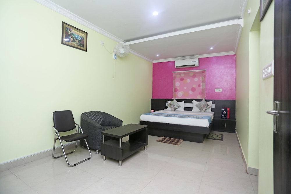 Hotel Royal Guest House by OYO Rooms