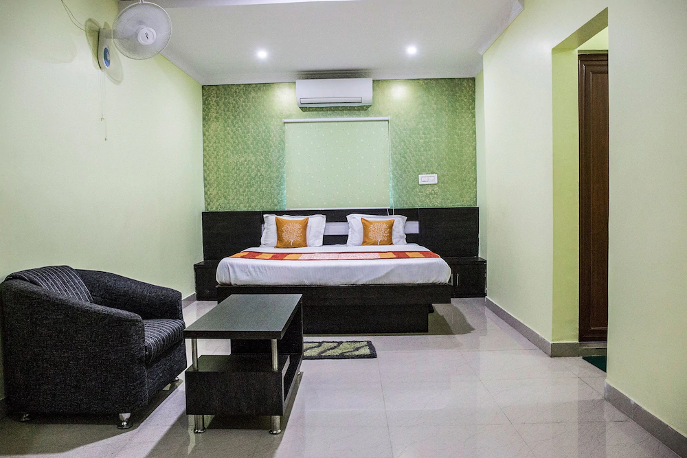 Hotel Royal Guest House by OYO Rooms