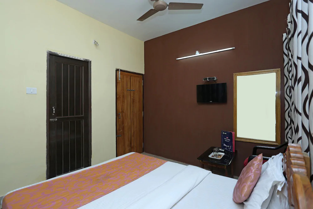 FabExpress Paradise Inn II