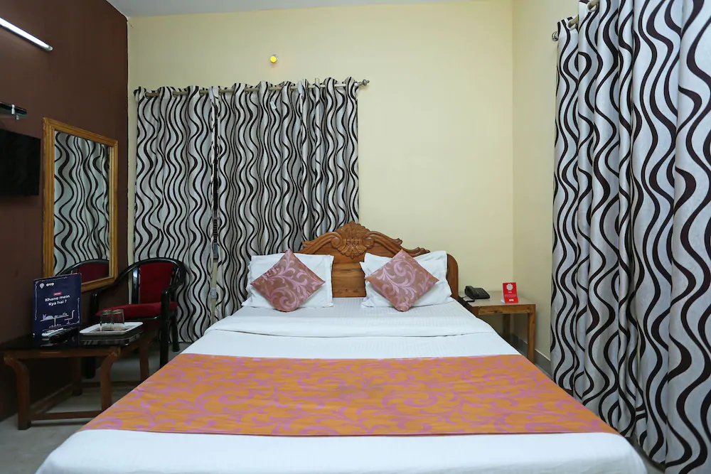 FabExpress Paradise Inn II