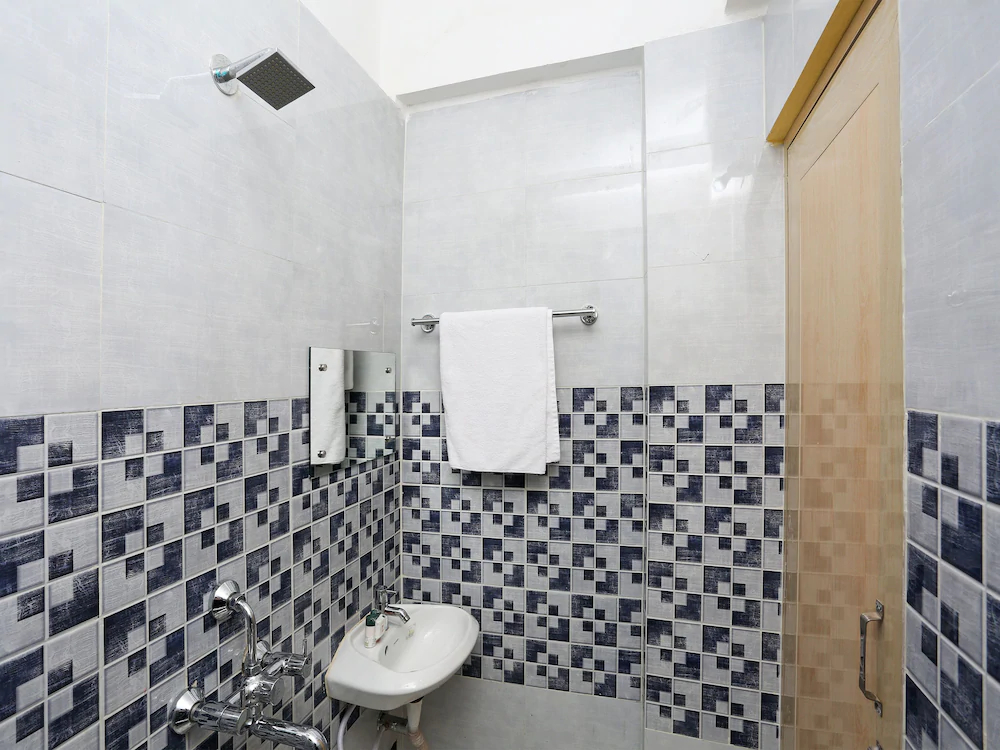 Shibani & Suhani By OYO Rooms