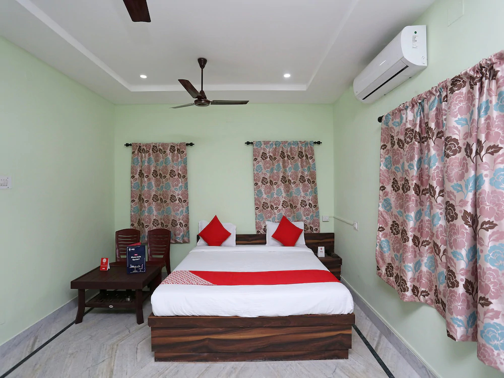 OYO 10512 Shivaas Royal