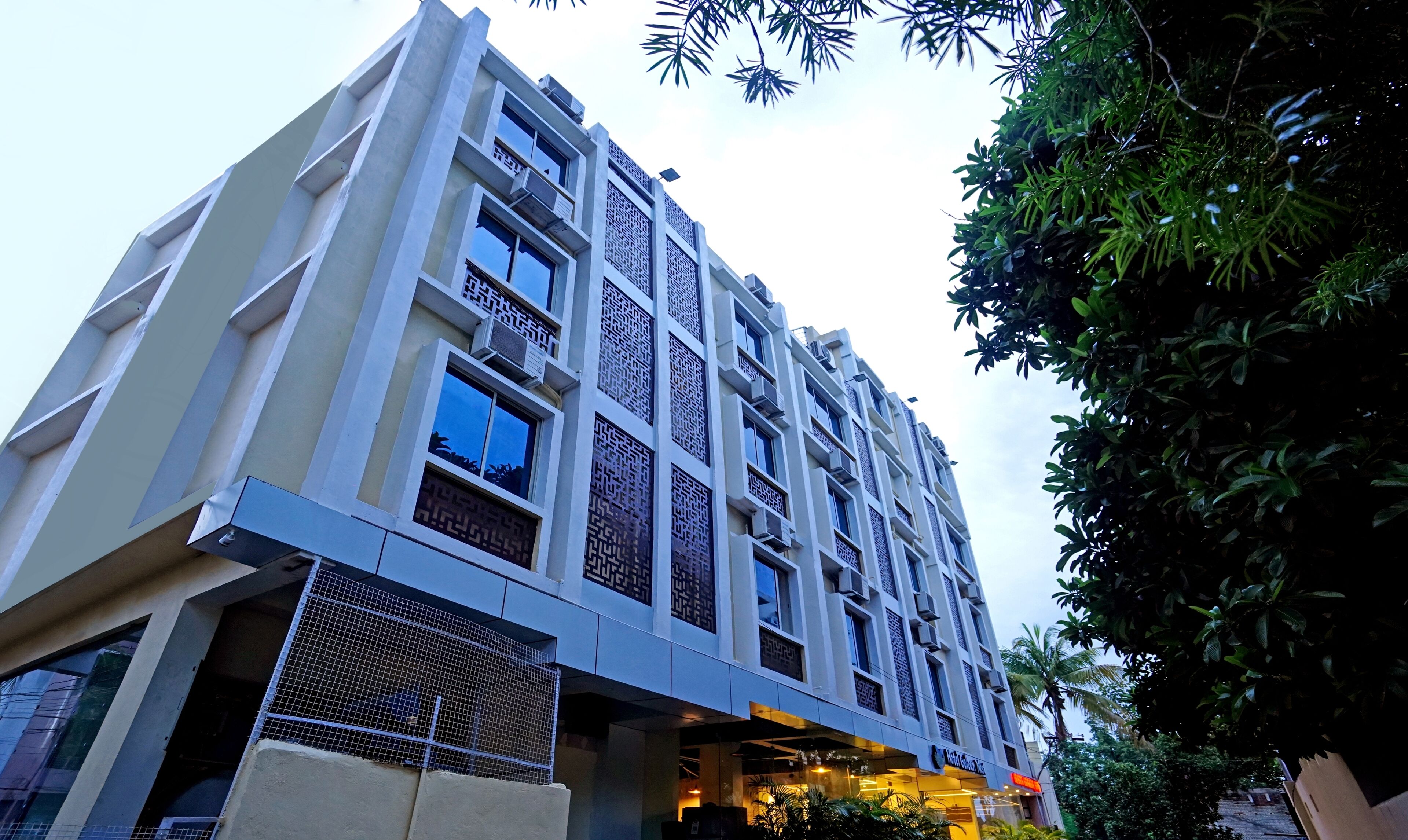Treebo Trend Hotel Golden Nest