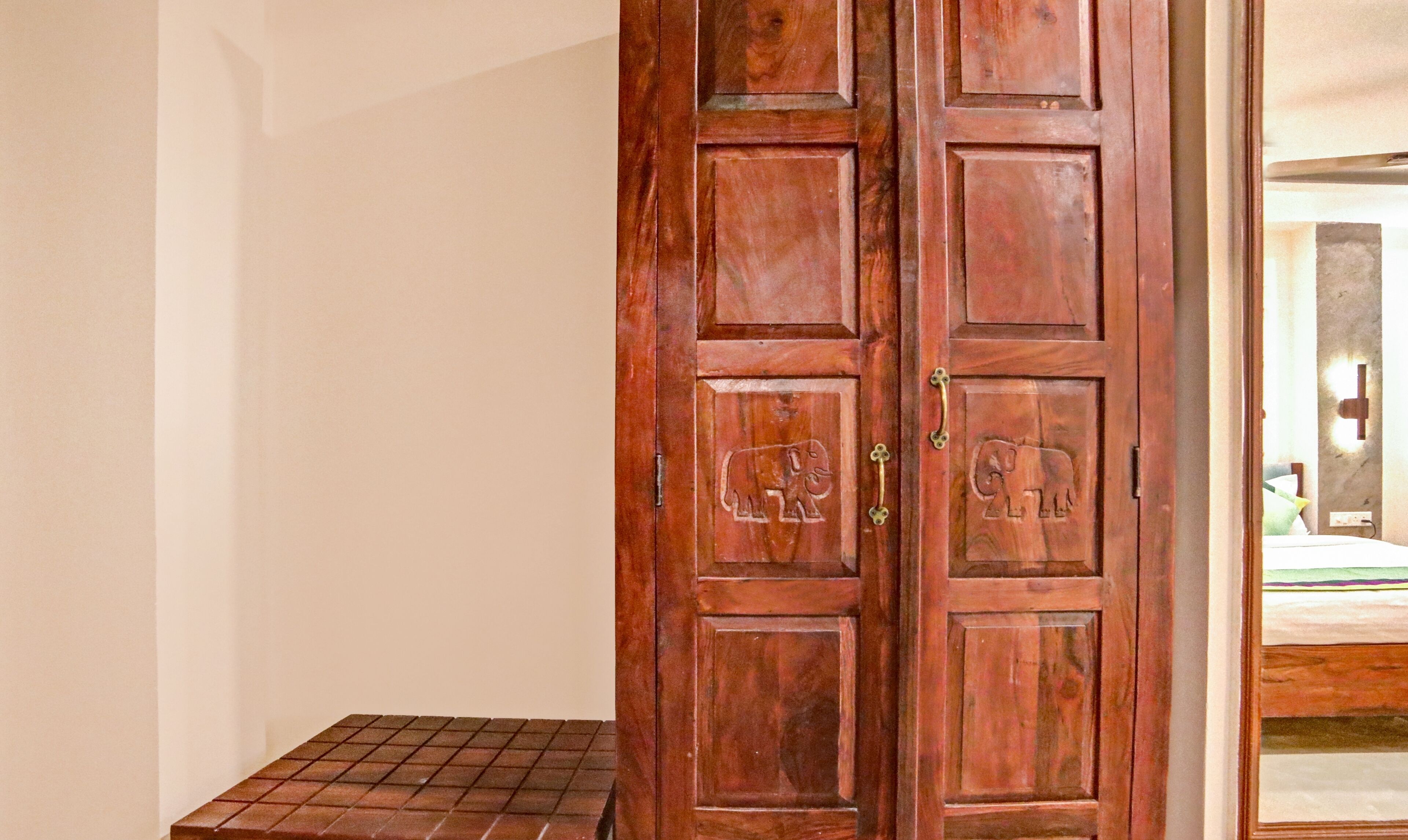 Treebo Trend Lazystay Elite