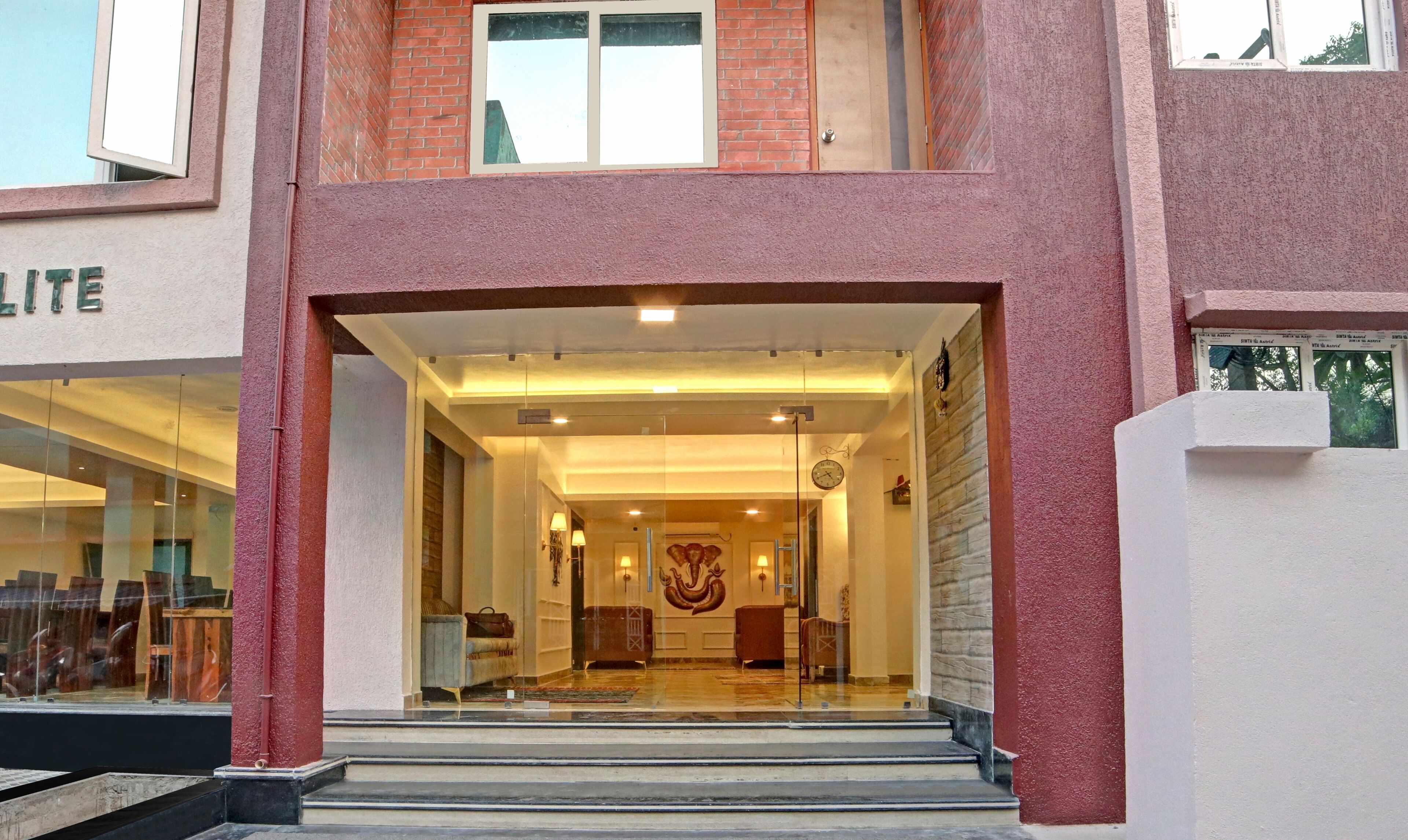 Treebo Trend Lazystay Elite