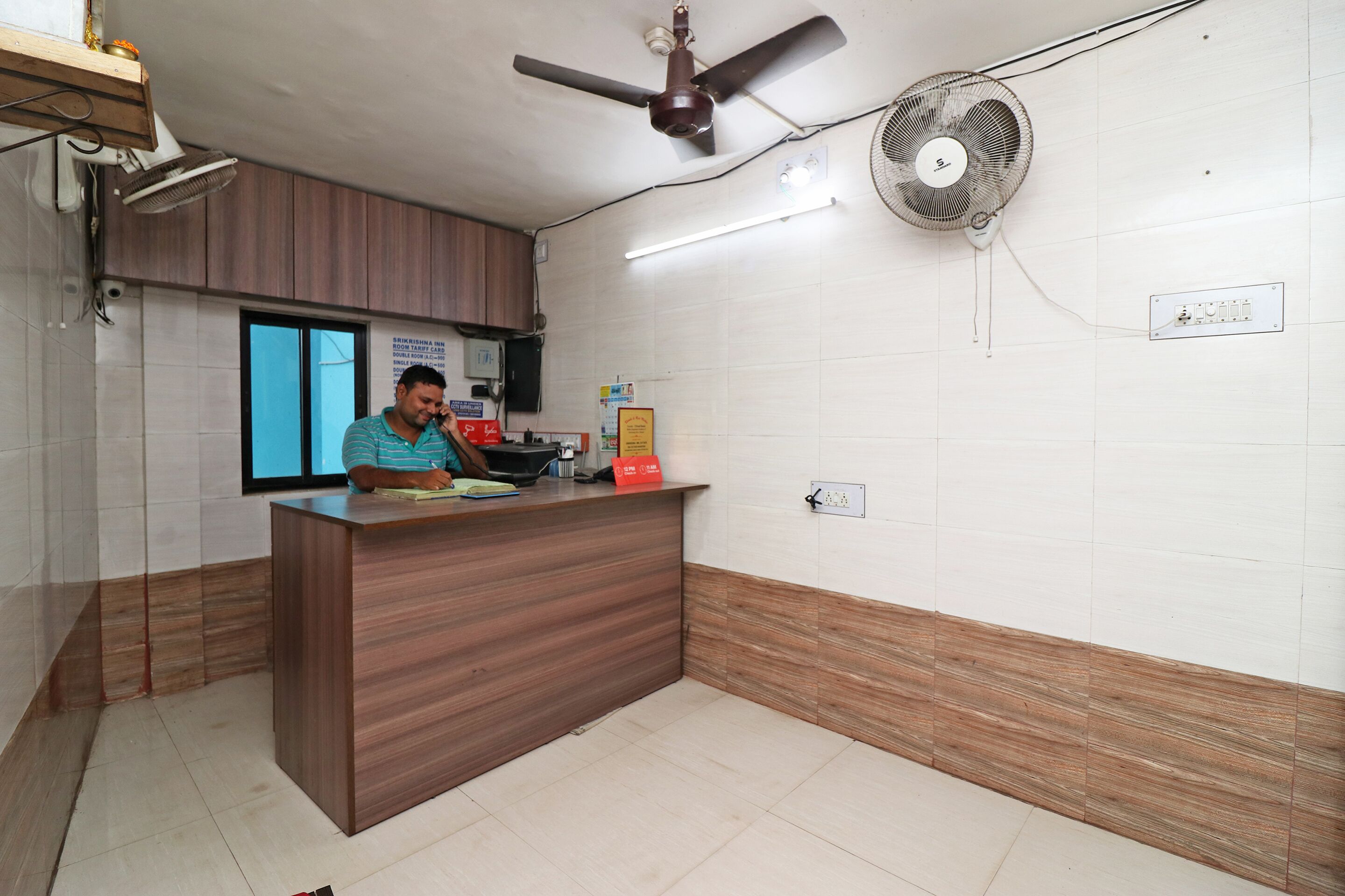 Sri Krishna Inn Lodging & Boardingby OYO Rooms