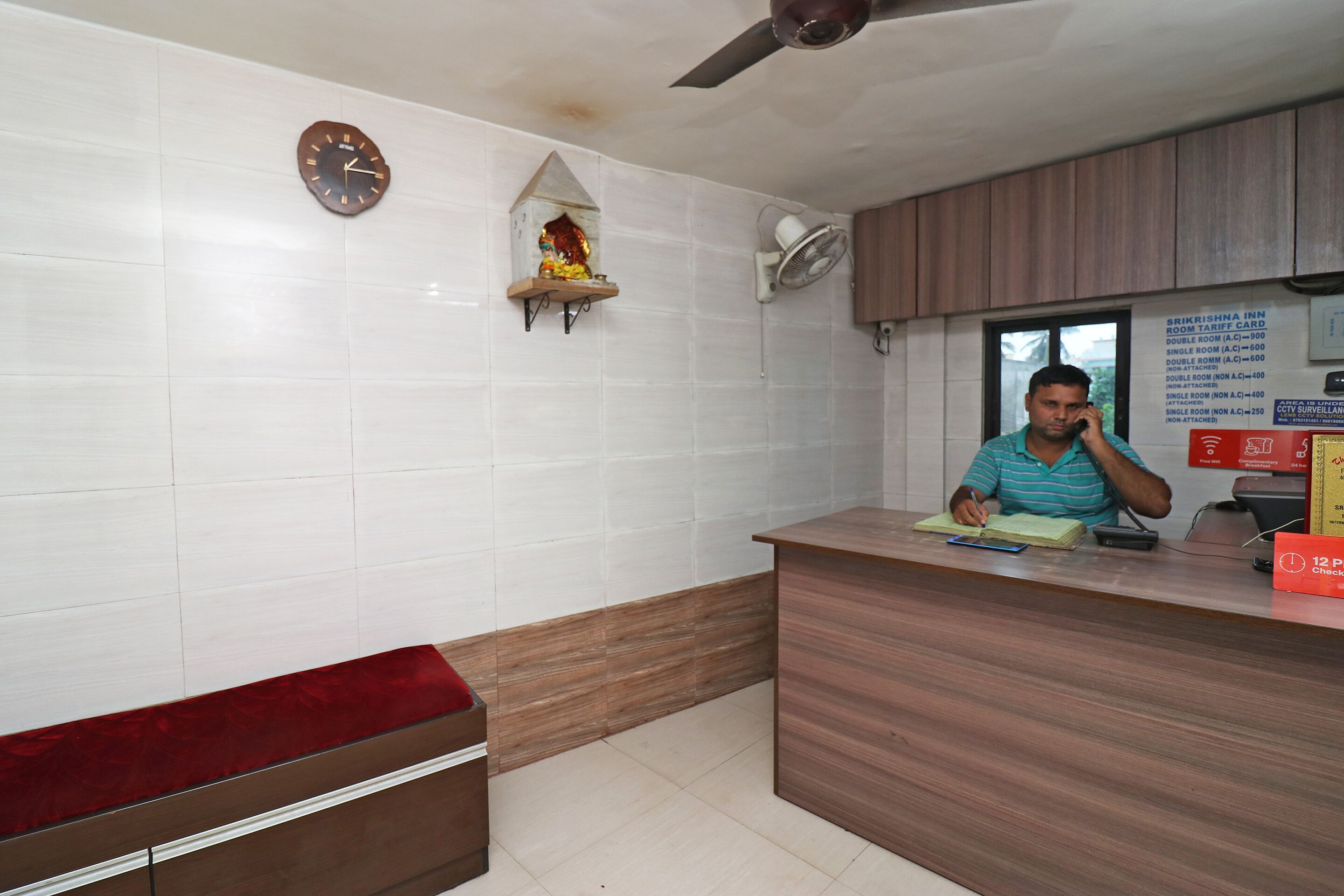 Sri Krishna Inn Lodging & Boardingby OYO Rooms